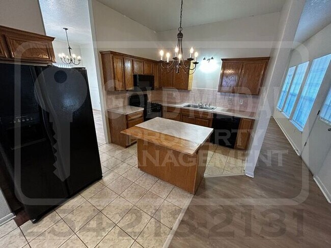 Building Photo - 1805 Diana Ln