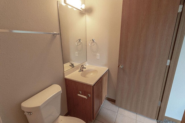 Building Photo - 3611 Zinnia Dr