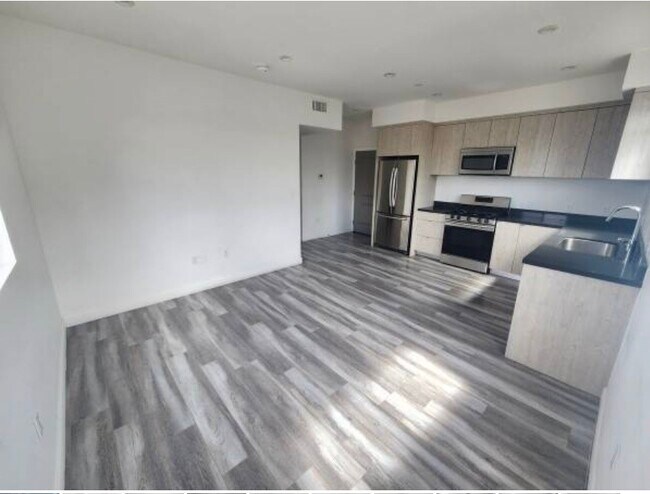 Building Photo - 6824 Ben Ave