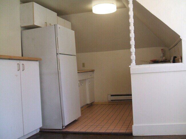 Building Photo - 751 Chislett St