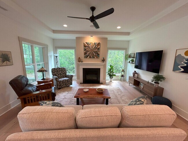 Building Photo - Beautifully appointed furnished 4 bedroom ...