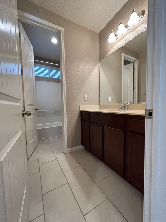 Building Photo - STUNNING 4 Bed / 2 Bath in Wingfield Springs- Available 6/15!