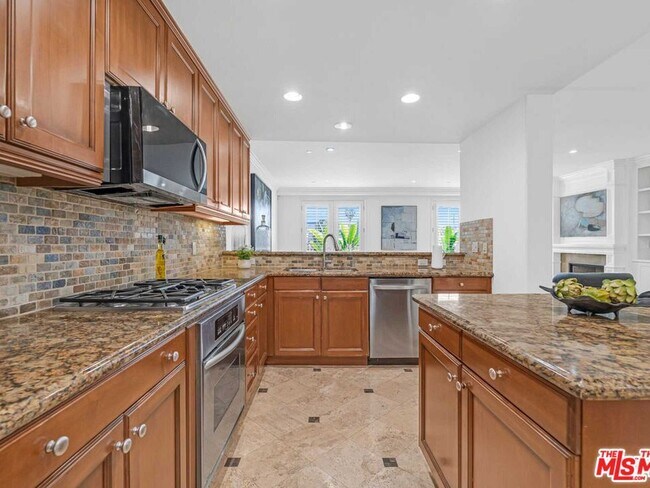 Building Photo - 143 N Arnaz Dr