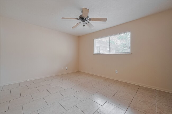 Building Photo - 9126 Willow Meadow Dr