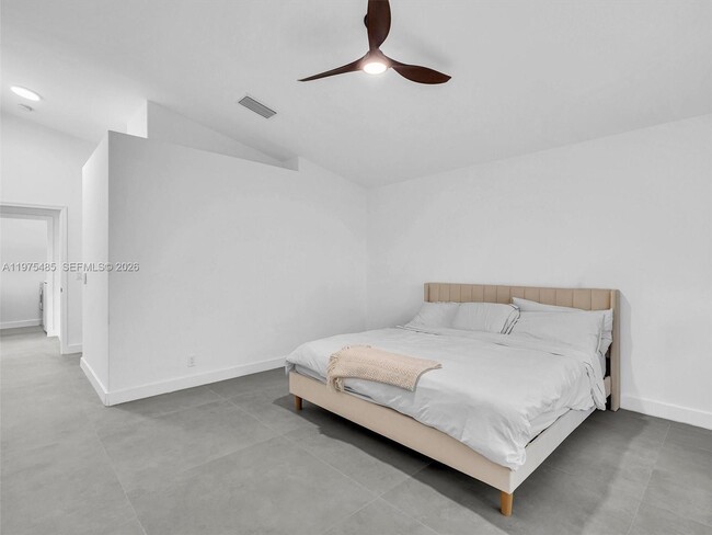 Building Photo - 4962 SW 32nd Way