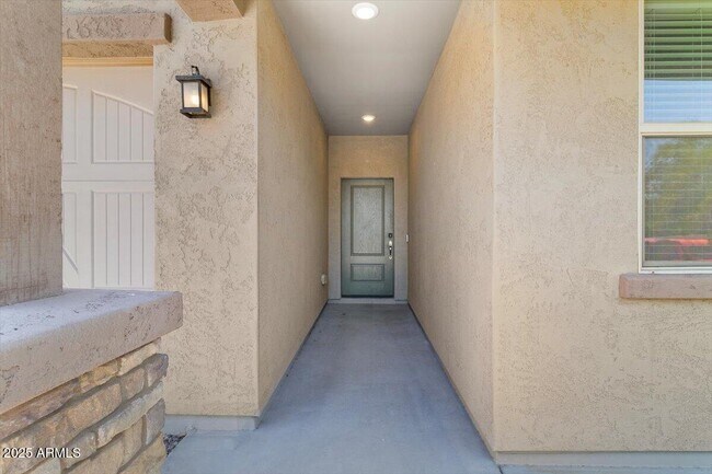 Building Photo - 14074 W Valentine St