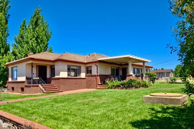 Primary Photo - SOUTH AUBURN HOME WITH SUNSET VIEW
