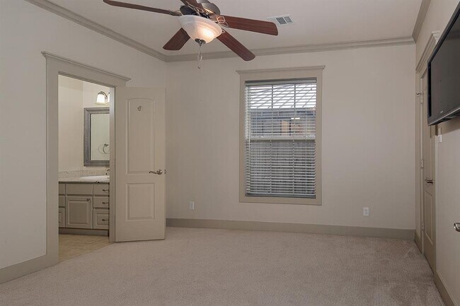 Building Photo - 514 Cortlandt St