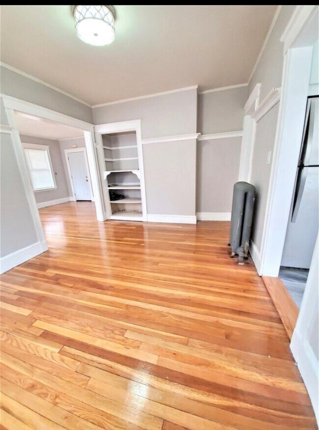 Building Photo - 11 Monponset St