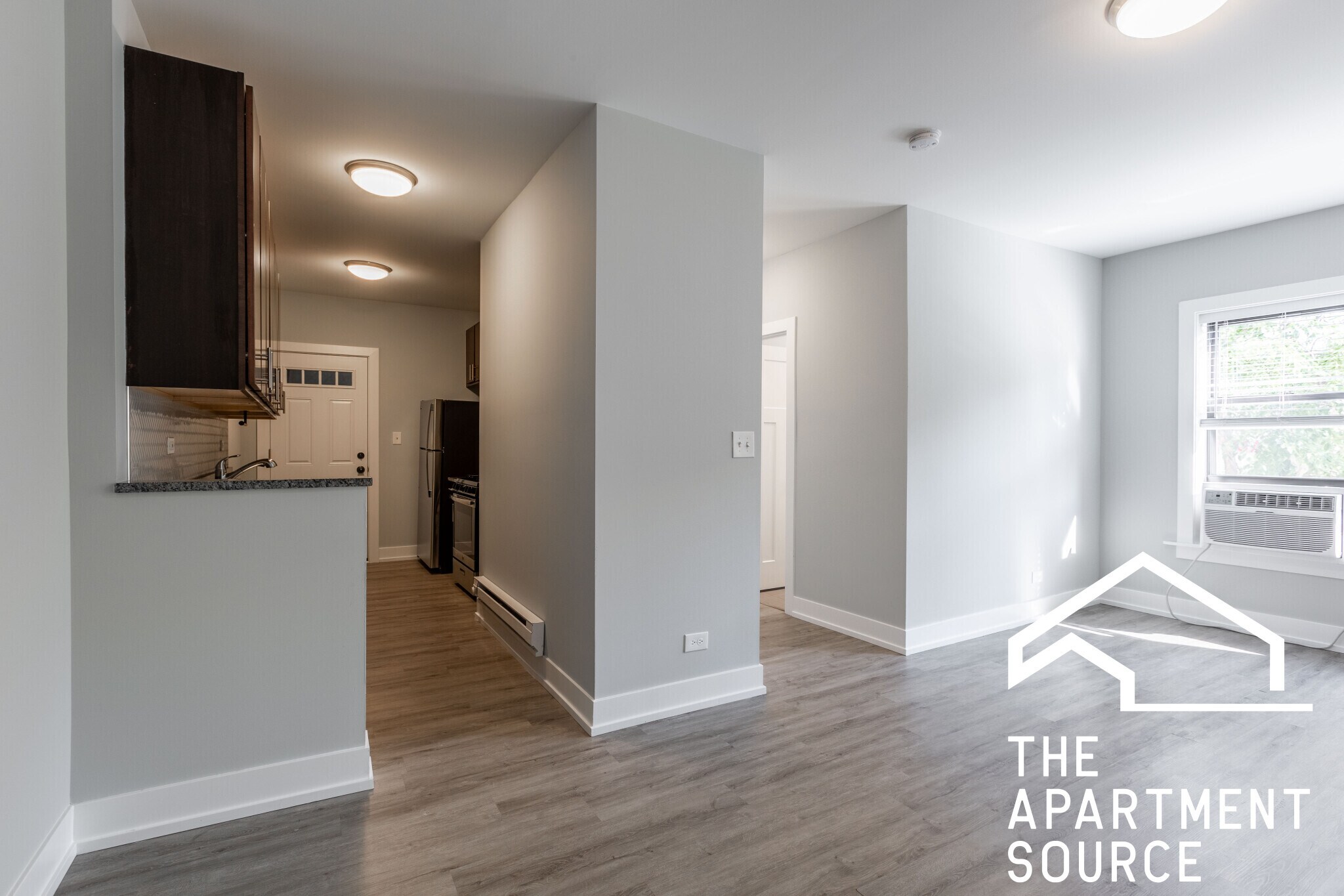 Building Photo - 703 W Brompton Ave