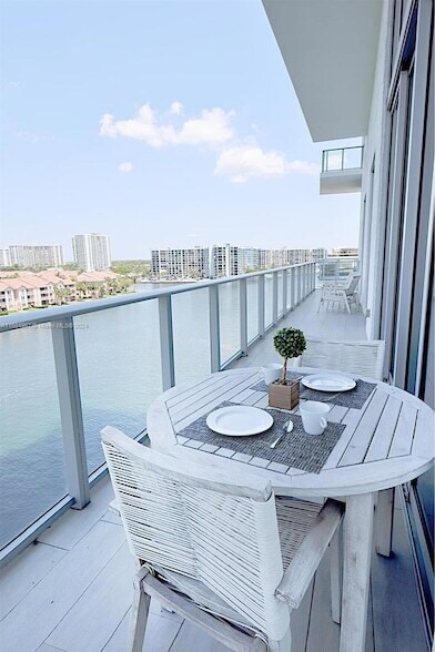 Building Photo - 4010 S Ocean Dr