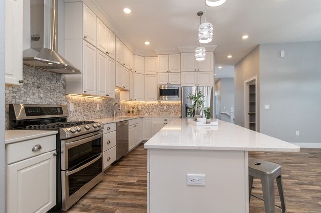 Building Photo - 805 28th St NW