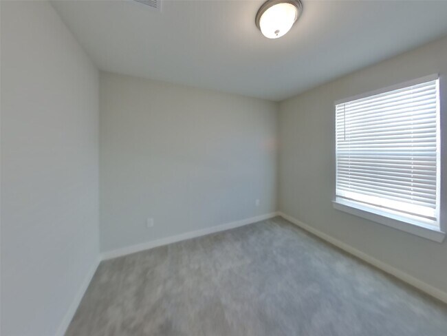 Building Photo - 4930 San Fabiano Ct