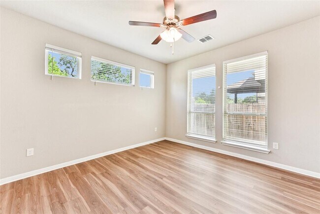 Building Photo - 164 MacArthur Dr