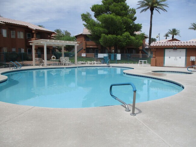 Building Photo - Rock Springs ll Condo