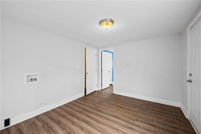 Building Photo - 1124 Graymont Dr SW