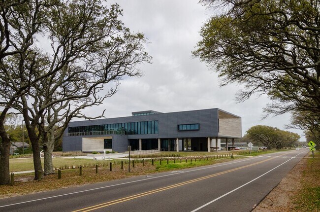 Building Photo - 1437 Fort Fisher Blvd S