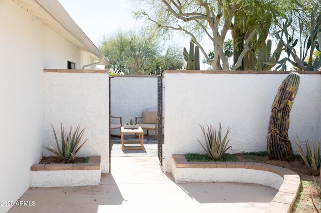 Building Photo - 6302 E Winchcomb Dr
