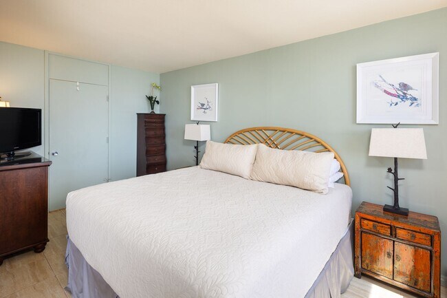 Building Photo - Cozy Marina-Front Condo – 1BR at Ilikai Ma...