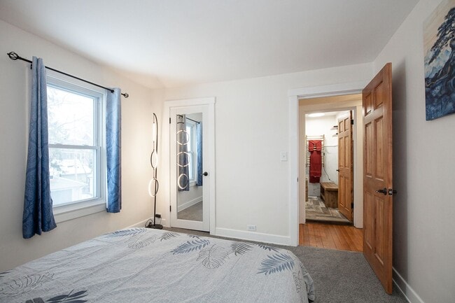 Building Photo - 3 BED 1 BATH SINGLE FAMILY HOME IN BEAUTIFUL LAKEWOOD!