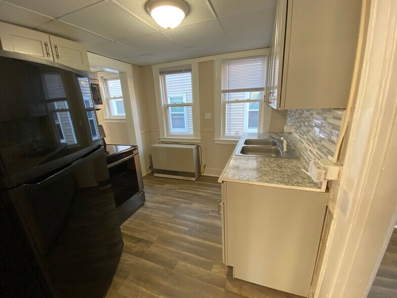 Building Photo - 182 Grant St