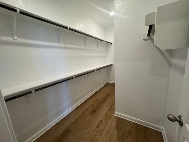 Building Photo - Stunning 3x2 Luxury Duplex in Buda, TX!