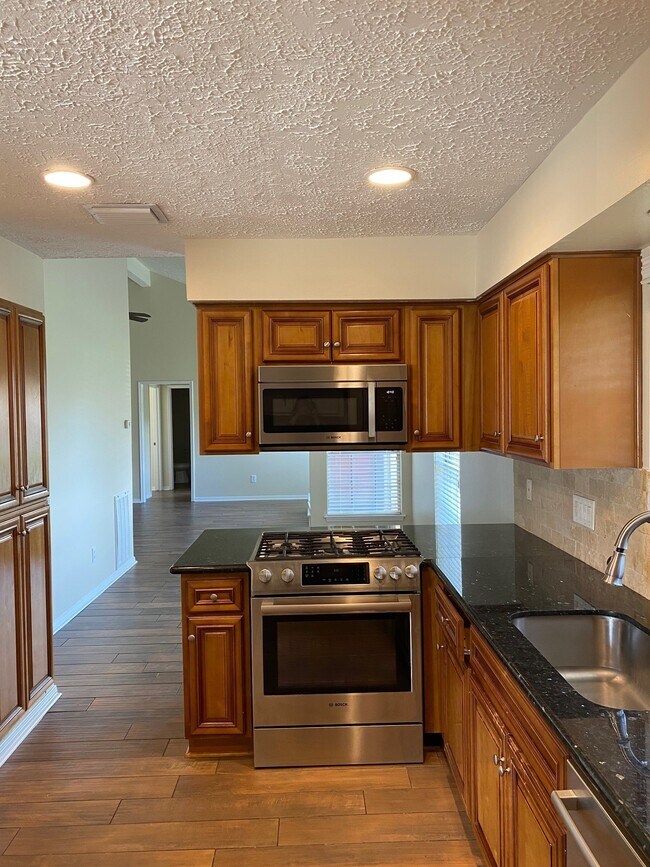 Building Photo - 24 Chapparal Ct