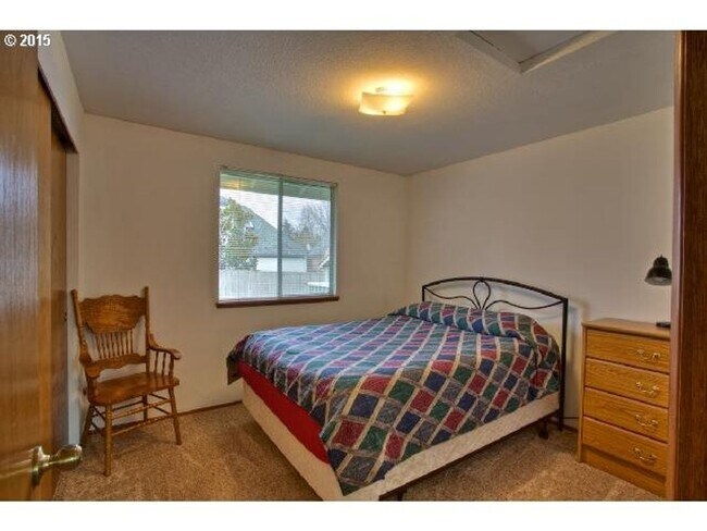 Building Photo - 3 Bedroom Home with Vaulted Living Room Near The Streets of Tanasbourne with Garage & Yard
