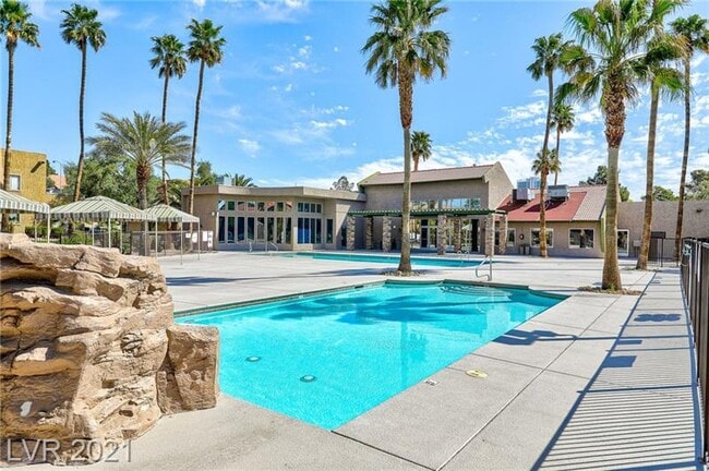 Building Photo - 5317 Indian River Dr