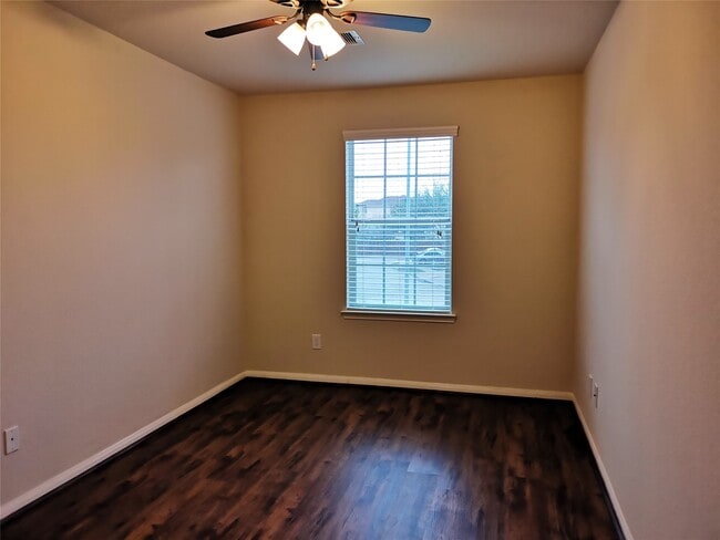 Building Photo - 2302 Waterford Park St