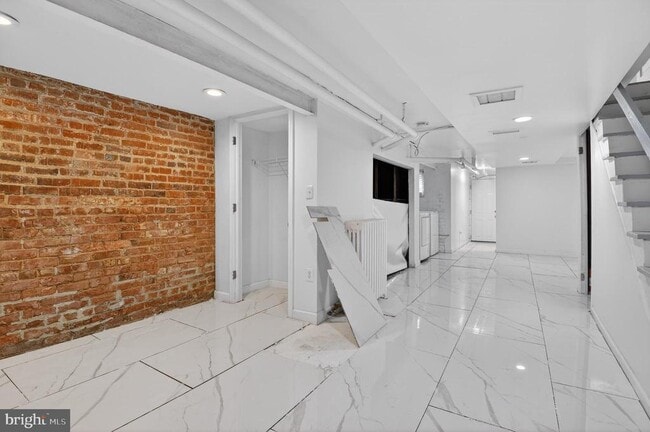 Building Photo - 747 Kentucky Ave SE