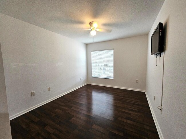 Building Photo - 7533 Topiary Ave