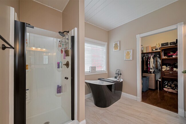 Building Photo - 18914 Hikers Trail Dr