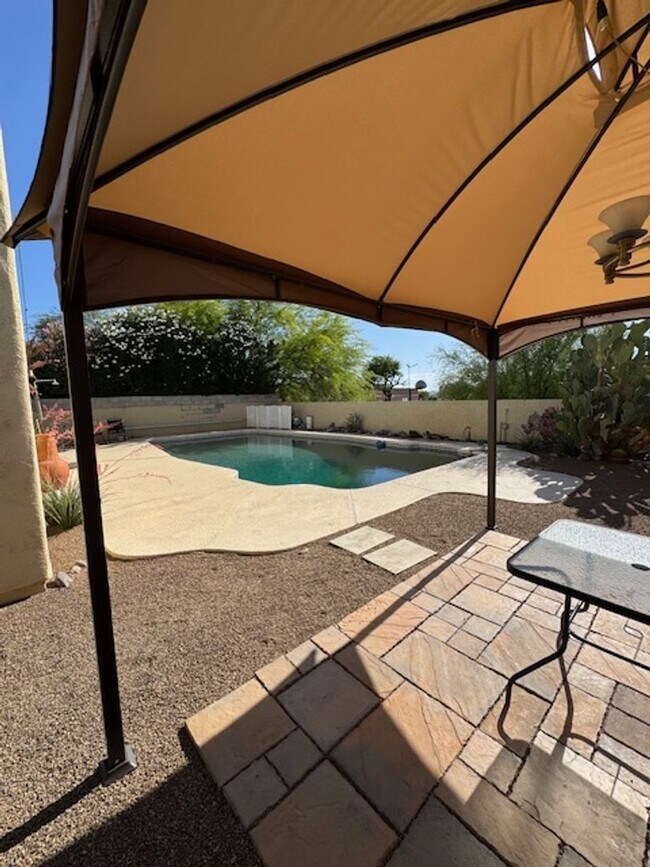 Building Photo - Northwest-3 bedroom/ 2 bathroom single family home w/ pool!