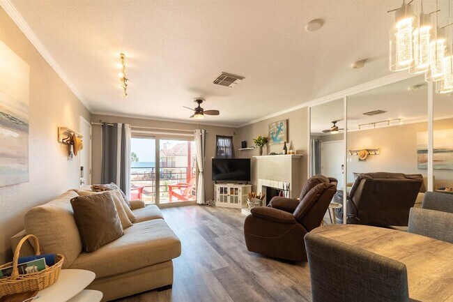 Building Photo - 7312 Seawall Blvd