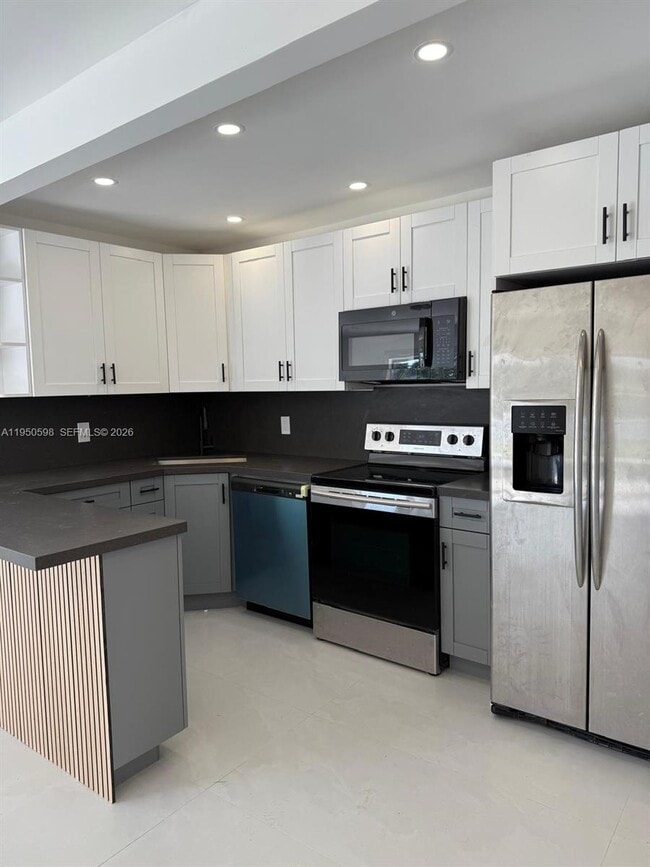 Building Photo - 1054-1058-1058 SW 2nd St