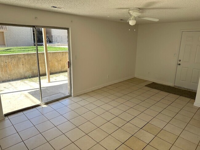Building Photo - Great Roy Condo