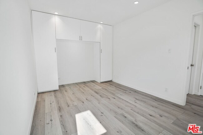 Building Photo - 16210 Bertella Dr