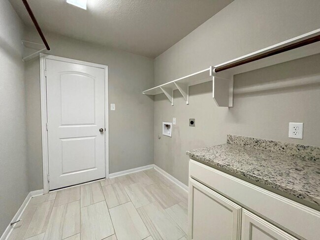 Building Photo - 8113 Northgate Lp