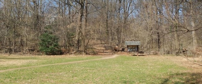 Building Photo - Glover Park Beauty with Parking