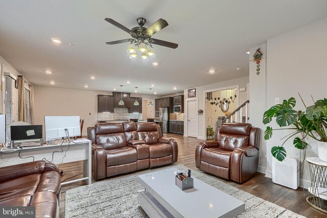 Building Photo - 7142 Starmount Ct