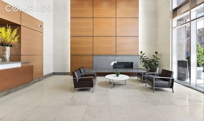 Building Photo - 306 Gold St