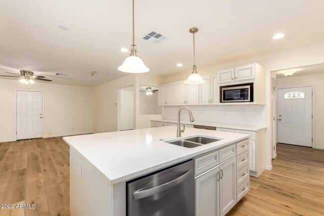 Building Photo - 1211 W Hayward Ave