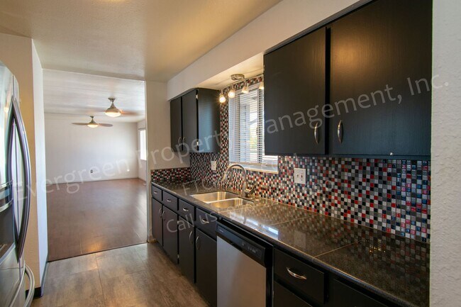 Building Photo - Beautifully Updated Home in Old Town!