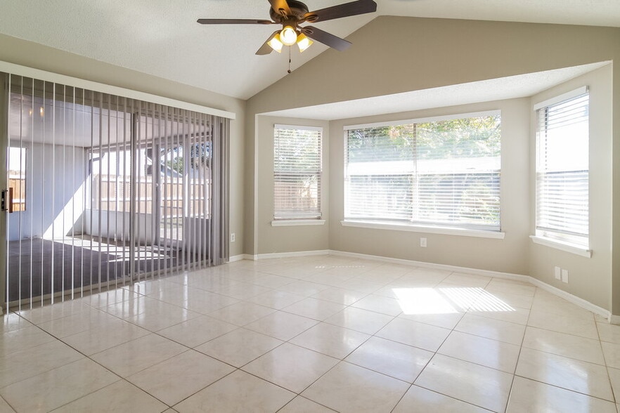 Building Photo - 2272 Grand Tree Ct