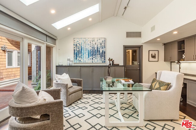 Building Photo - 851 Glenmont Ave