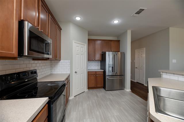 Building Photo - 5621 Old Orchard Dr