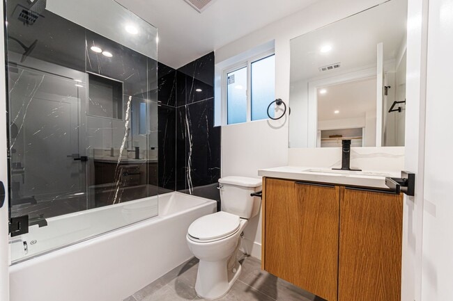 Building Photo - 1658 S. Hayworth