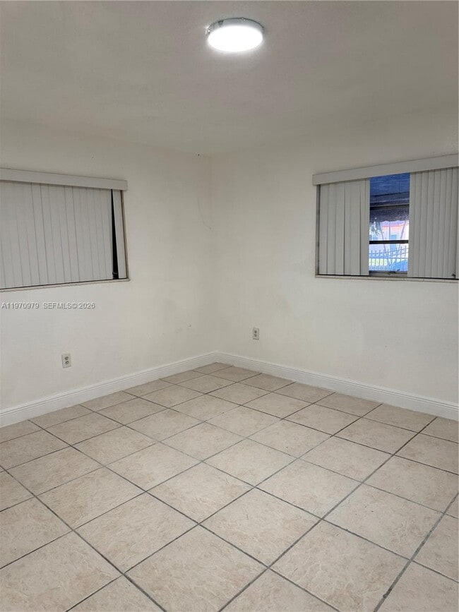 Building Photo - 470 NE 127th St