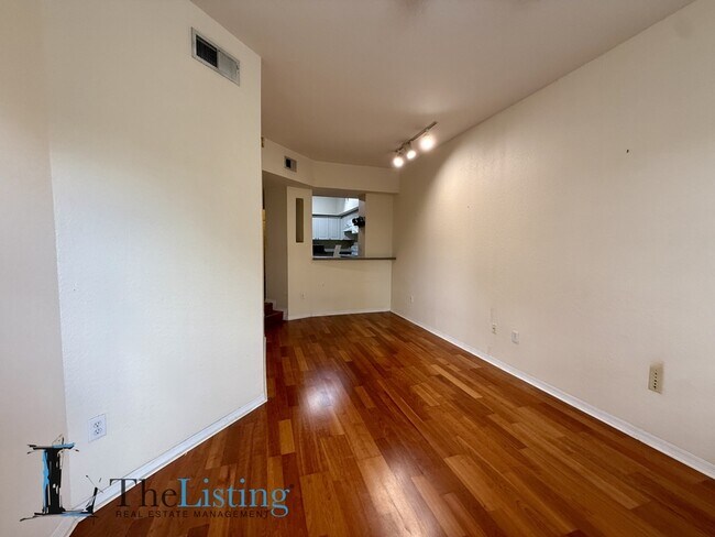 Building Photo - 402 S Armenia Ave